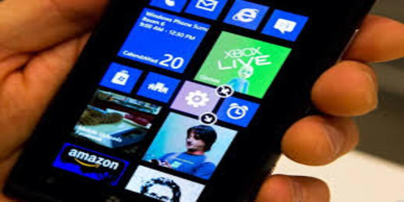 Sự ra đời của Windows Phone và BlackBerry